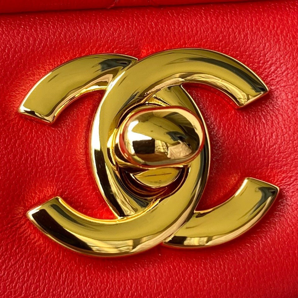 Medium Classic Flap Bag 23cm Red Lambskin Gold Hardware